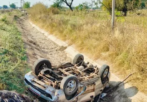बेमेतरा में 3 बच्चों की मौत, सूखी नहर में दौड़ी कार बेमेतरा में 3 बच्चों की मौत, सूखी नहर में दौड़ी कार