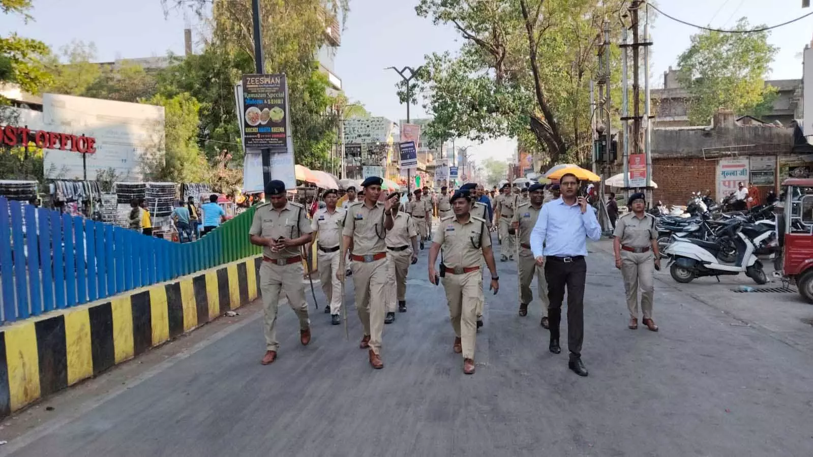 Raipur Police: होली पर रायपुर पुलिस का फ्लैग मार्च Raipur Police: होली पर रायपुर पुलिस का फ्लैग मार्च