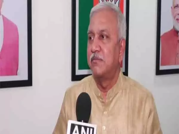 नारायणन तिरुपति ने बजट लोगो में रुपये के प्रतीक का इस्तेमाल न करने को MK स्टालिन की बचकानी हरकत बताया नारायणन तिरुपति ने बजट लोगो में रुपये के प्रतीक का इस्तेमाल न करने को MK स्टालिन की बचकानी हरकत बताया