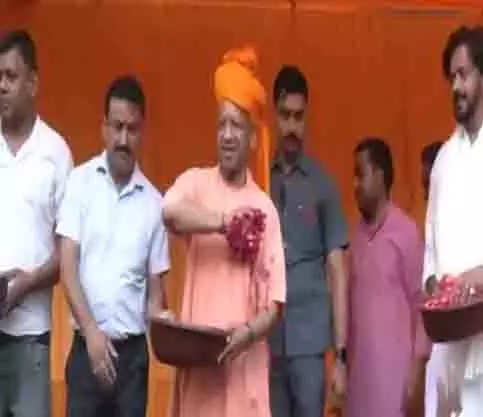 UP CM योगी और सांसद रवि किशन गोरखपुर में होलिका दहन कार्यक्रम में हुए शामिल UP CM योगी और सांसद रवि किशन गोरखपुर में होलिका दहन कार्यक्रम में हुए शामिल