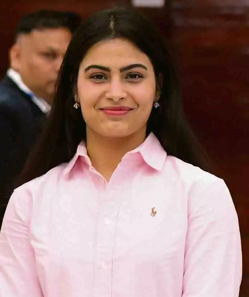 ओलंपिक स्टार Manu Bhaker को मिली जोरदार तालियां ओलंपिक स्टार Manu Bhaker को मिली जोरदार तालियां