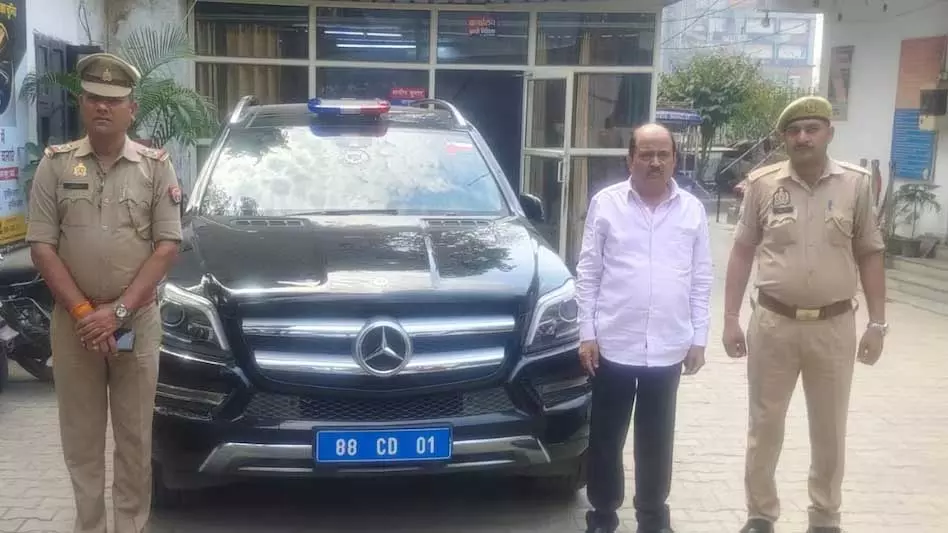 खुद को एम्बेसडर बताने वाला गिरफ्तार, पुलिस से लेता था वीआईपी प्रोटोकॉल खुद को एम्बेसडर बताने वाला गिरफ्तार, पुलिस से लेता था वीआईपी प्रोटोकॉल