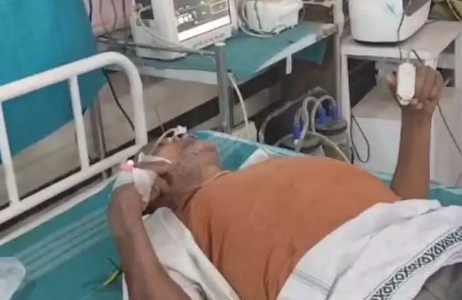 किसान ने तहसील कार्यालय परिसर में किया आत्महत्या का प्रयास, कलेक्टर ने अपनाया सख्त रुख किसान ने तहसील कार्यालय परिसर में किया आत्महत्या का प्रयास, कलेक्टर ने अपनाया सख्त रुख