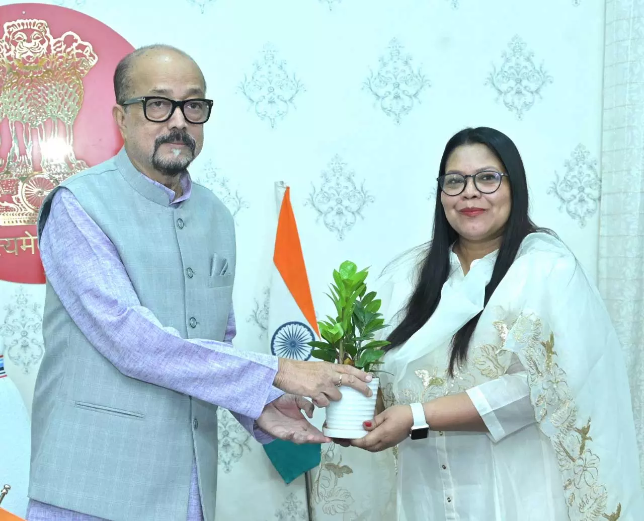 राज्यपाल डेका ने संयुक्त सचिव को भारतीय प्रशासनिक सेवा में पदोन्नत होने पर दी बधाई राज्यपाल डेका ने संयुक्त सचिव को भारतीय प्रशासनिक सेवा में पदोन्नत होने पर दी बधाई