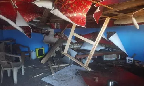 Shimla : लाइट जलाते ही गैस सिलेंडर फटने से 2 युवक गंभीर रूप से घायल Shimla : लाइट जलाते ही गैस सिलेंडर फटने से 2 युवक गंभीर रूप से घायल