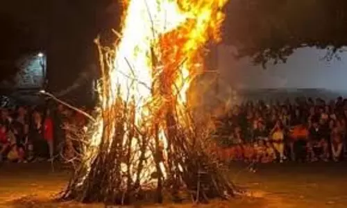 Holi 2025 :  होलिका दहन आज, जानें शुभ मुहूर्त, पूजा विधि और उपाय