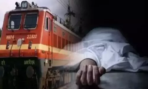 Ballia: ट्रेन की चपेट में आने से युवक की मौत