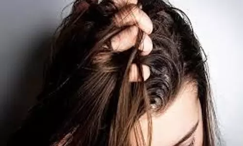 Hair Care: बदलते मौसम में अगर आपके बाल भी चिपचिपे हो रहे हैं तो अपनाएं ये टिप्स Hair Care: बदलते मौसम में अगर आपके बाल भी चिपचिपे हो रहे हैं तो अपनाएं ये टिप्स
