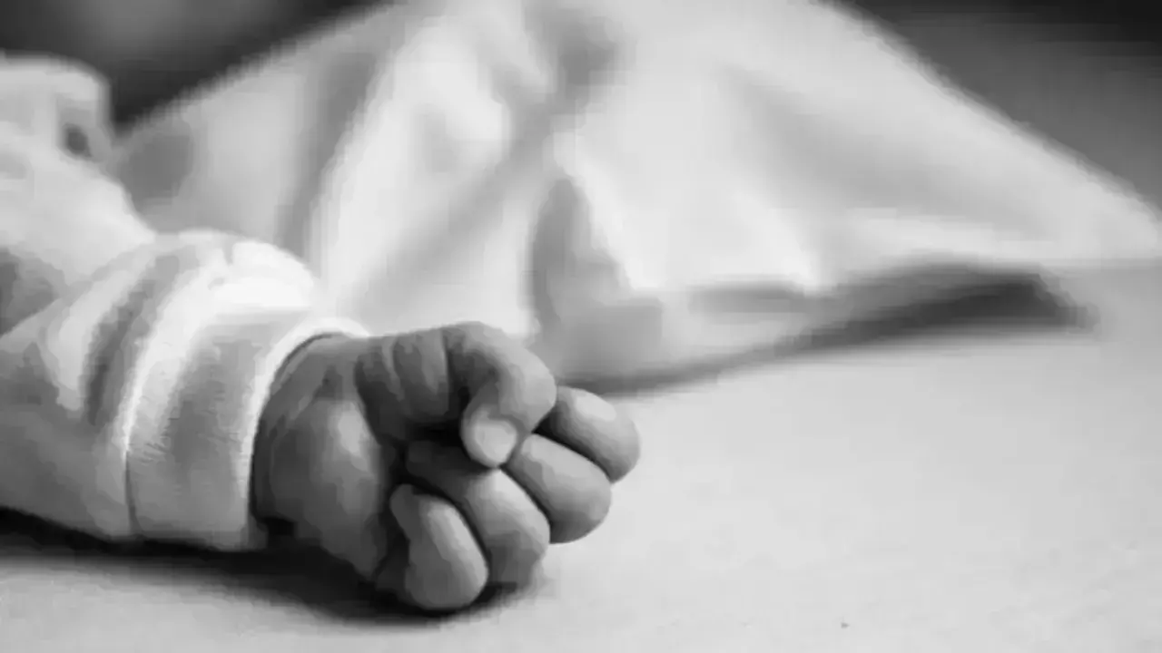 Azamgarh: सरसों के खेत में मिला मासूम का शव