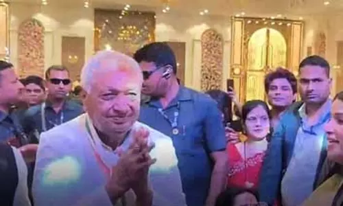 अनामिका सिंह ने होली मिलन का किया आयोजन, राज्यपाल आरिफ मोहम्मद खान भी हुए शामिल अनामिका सिंह ने होली मिलन का किया आयोजन, राज्यपाल आरिफ मोहम्मद खान भी हुए शामिल