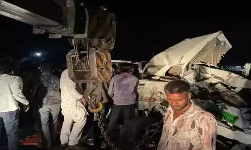 बड़ा सड़क हादसा, टैंकर से टकराए वाहन, 7 की मौत