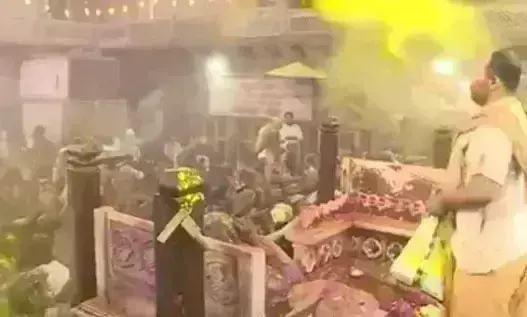 Vrindavan: राधा वल्लभ मंदिर में उमड़ा भक्ति का सैलाब