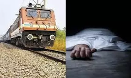 Deoghar: परिजनों ने पढ़ाई के लिए डांटा तो बच्चे ने ट्रेन से कटकर दे दी जान Deoghar: परिजनों ने पढ़ाई के लिए डांटा तो बच्चे ने ट्रेन से कटकर दे दी जान