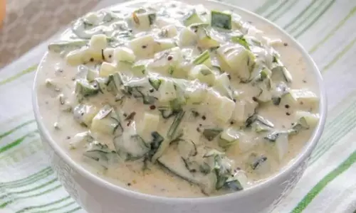 Potato Raita: भूख बढ़ाने के साथ खाने का स्वाद भी बढ़ाता है Potato Raita: भूख बढ़ाने के साथ खाने का स्वाद भी बढ़ाता है