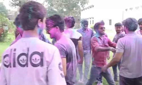शांतिपूर्ण होली मना अलीगढ़ मुस्लिम यूनिवर्सिटी में