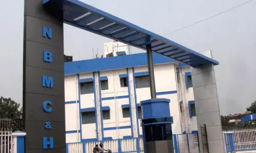 क्रिकेट मैच दिखाने पर इंटर्न को शोकॉज करने पर NBMCH में विरोध प्रदर्शन