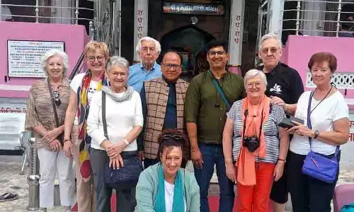 बेल्जियम के पर्यटकों के दल ने Nurpur के बृजराज स्वामी मंदिर का दौरा किया