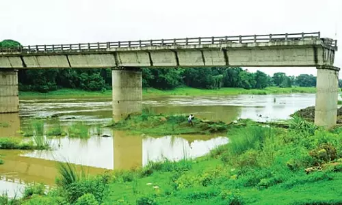 Odisha: आठ साल बाद भी जाजपुर में ब्राह्मणी नदी पर पुल का निर्माण अधूरा Odisha: आठ साल बाद भी जाजपुर में ब्राह्मणी नदी पर पुल का निर्माण अधूरा