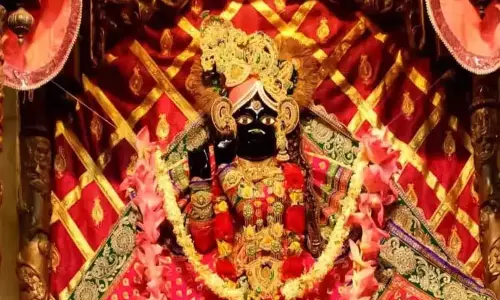 UP News : बांके बिहारी पहनेंगे मुस्लिम बुनकरों की बनाई पोशाक, बैन की मांग खारिज UP News : बांके बिहारी पहनेंगे मुस्लिम बुनकरों की बनाई पोशाक, बैन की मांग खारिज