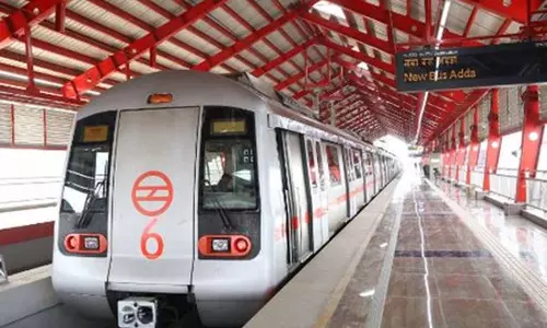 दिल्ली मेट्रो की रेड लाइन पर सेवाएं बहाल, केबल चोरी की वजह से लगा था ब्रेक दिल्ली मेट्रो की रेड लाइन पर सेवाएं बहाल, केबल चोरी की वजह से लगा था ब्रेक