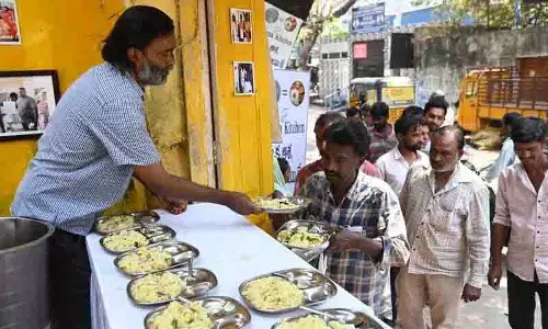 एक रुपए में भोजन, Secunderabad में करुणा किचन पेट भरता है