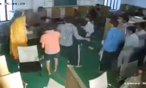 लाइब्रेरी में मर्डर, होली खेलने को लेकर मारपीट करने लगे युवक