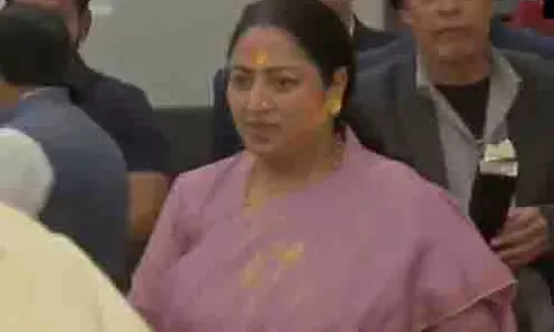 दिल्ली की CM रेखा गुप्ता ने आशा किरण आश्रय गृह की लड़कियों के साथ मनाई होली दिल्ली की CM रेखा गुप्ता ने आशा किरण आश्रय गृह की लड़कियों के साथ मनाई होली