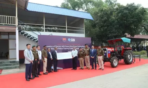 SBI गुवाहाटी ने मणिपुर पुलिस को ट्रैक्टर दान किया