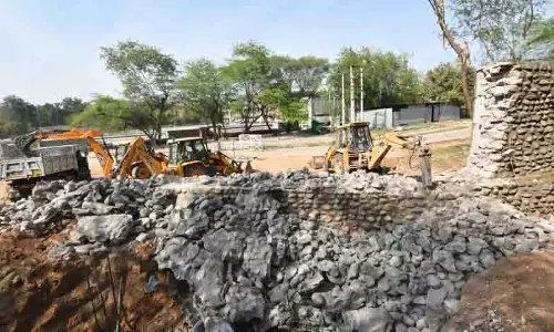 यूटी प्रशासन ने HC को बताया कि बाहर निकली दीवार रॉक गार्डन का हिस्सा नहीं