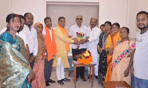 MP बृजमोहन से मिले माना कैंप नगर पंचायत के नवनिर्वाचित अध्यक्ष संजय यादव