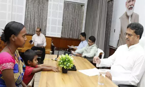 CM ने नागरिकों से की बातचीत, अधिकारियों को लोगों की समस्याओं के त्वरित समाधान के निर्देश दिए CM ने नागरिकों से की बातचीत, अधिकारियों को लोगों की समस्याओं के त्वरित समाधान के निर्देश दिए