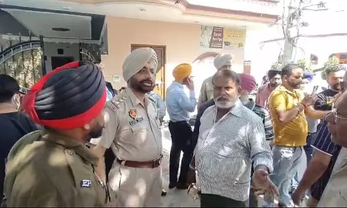 बर्फ बनाने वाली फैक्ट्री से गैस रिसाव, दहशत में लोग