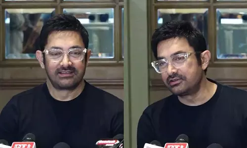 प्री-बर्थडे सेलिब्रेशन के दौरान आमिर खान ने गाया राजा को रानी से प्यार हो गया, VIDEO