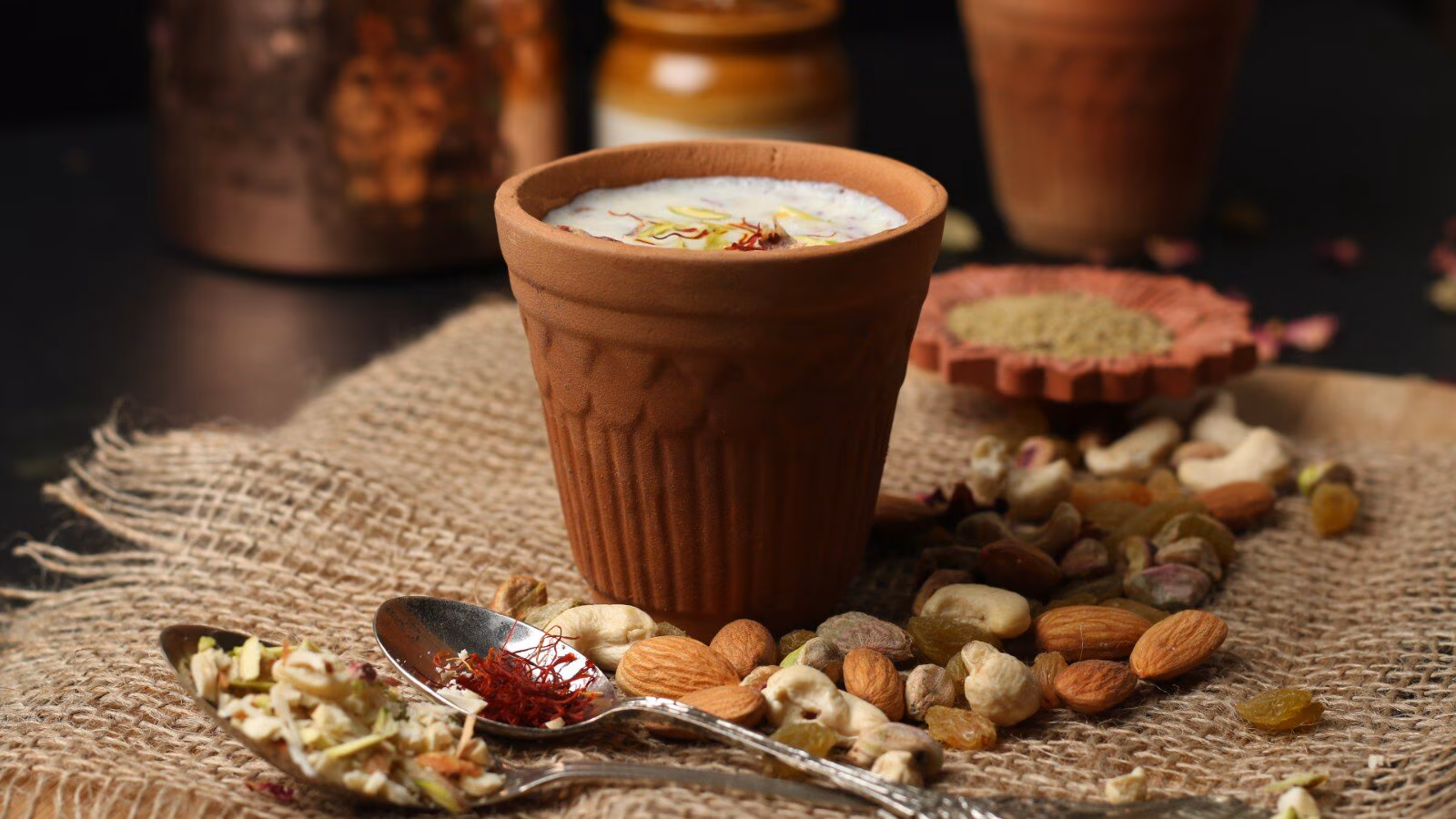Kesar Badam Thandai से रंगों के त्योहार का मजा हो जाएगा दोगुना Kesar Badam Thandai से रंगों के त्योहार का मजा हो जाएगा दोगुना