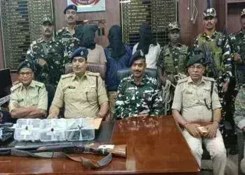 Gumla: कारोबारियों से लेवी मांगने वाला PLFI कमांडर दुर्गा सिंह समेत 3 उग्रवादी गिरफ्तार