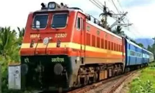 Palamu: करकट्टा स्टेशन पर एक्सप्रेस ट्रेनों के ठहराव की मांग को लेकर सौंपा ज्ञापन Palamu: करकट्टा स्टेशन पर एक्सप्रेस ट्रेनों के ठहराव की मांग को लेकर सौंपा ज्ञापन