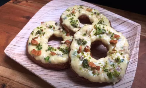 Bread Ghevar के साथ मनाएं खास मौके का जश्न
