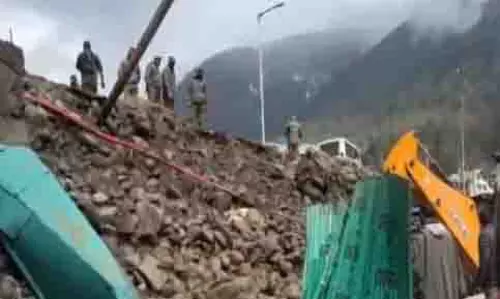 Pahalgam में भूस्खलन से तीन लोग घायल