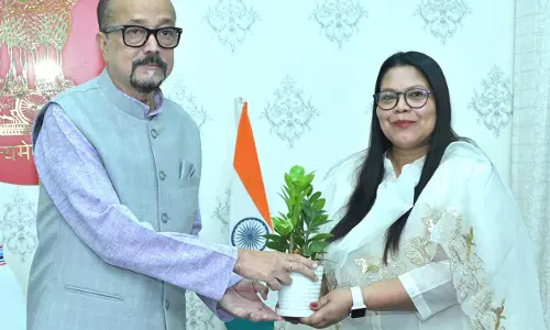 राज्यपाल डेका ने संयुक्त सचिव को भारतीय प्रशासनिक सेवा में पदोन्नत होने पर दी बधाई राज्यपाल डेका ने संयुक्त सचिव को भारतीय प्रशासनिक सेवा में पदोन्नत होने पर दी बधाई