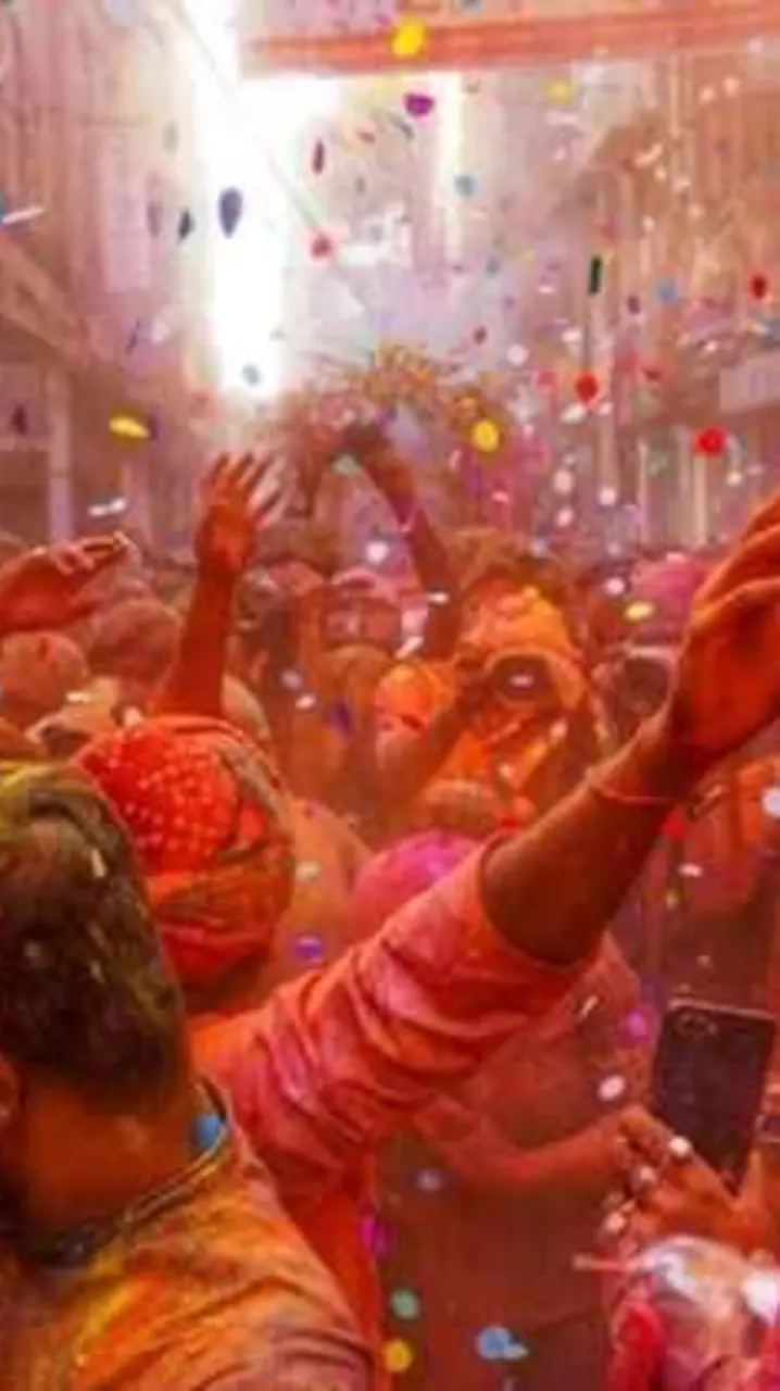 होली 2025 : होली के रंग में रंगा पूरा देश