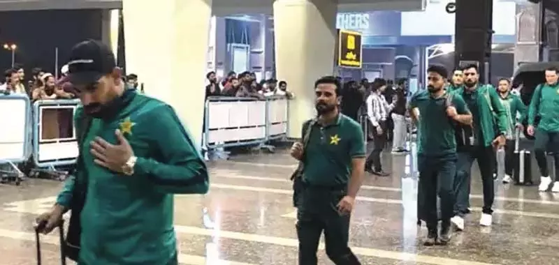 पाकिस्तान की टीम सफ़ेद गेंद की सीरीज़ के लिए क्राइस्टचर्च पहुँची पाकिस्तान की टीम सफ़ेद गेंद की सीरीज़ के लिए क्राइस्टचर्च पहुँची