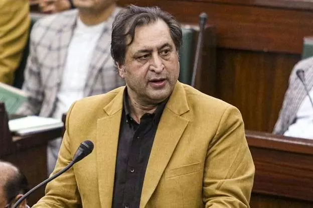 आरक्षण प्रणाली कश्मीरी भाषी समुदाय के लिए नुकसानदेह: सज्जाद आरक्षण प्रणाली कश्मीरी भाषी समुदाय के लिए नुकसानदेह: सज्जाद