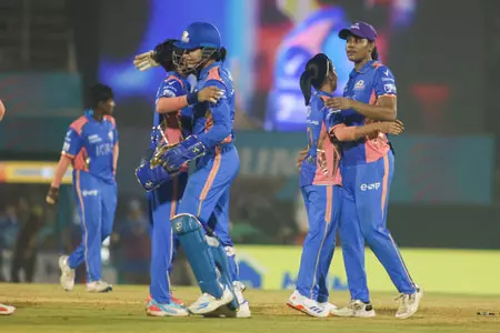डब्ल्यूपीएल 2025: एलिमिनेटर में मुंबई इंडियंस ने धमाकेदार जीत के साथ खेली रिकॉर्ड्स की होली डब्ल्यूपीएल 2025: एलिमिनेटर में मुंबई इंडियंस ने धमाकेदार जीत के साथ खेली रिकॉर्ड्स की होली