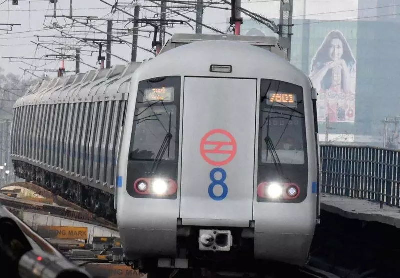 केबल चोरी से दिल्ली मेट्रो की रेड लाइन पर सेवाएं बाधित केबल चोरी से दिल्ली मेट्रो की रेड लाइन पर सेवाएं बाधित