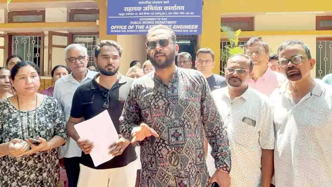 प्रभुनगर निवासियों ने Ponda में पानी की कमी के खिलाफ प्रदर्शन किया प्रभुनगर निवासियों ने Ponda में पानी की कमी के खिलाफ प्रदर्शन किया