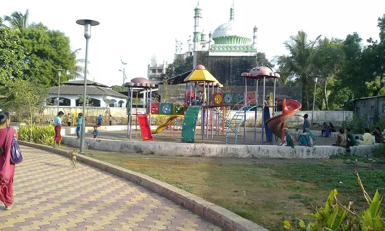 Vizag में बच्चों को बच्चों के अनुकूल पार्क न मिलने से परेशानी हो रही Vizag में बच्चों को बच्चों के अनुकूल पार्क न मिलने से परेशानी हो रही