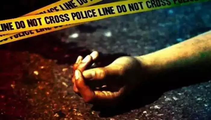 UP Crime News : युवक का खून से लथपथ मिला लाश UP Crime News : युवक का खून से लथपथ मिला लाश
