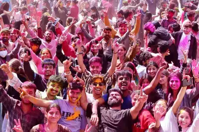 होली पर हर्षोल्लास से सराबोर हुई Kendriya Vidyalaya परिषद होली पर हर्षोल्लास से सराबोर हुई Kendriya Vidyalaya परिषद