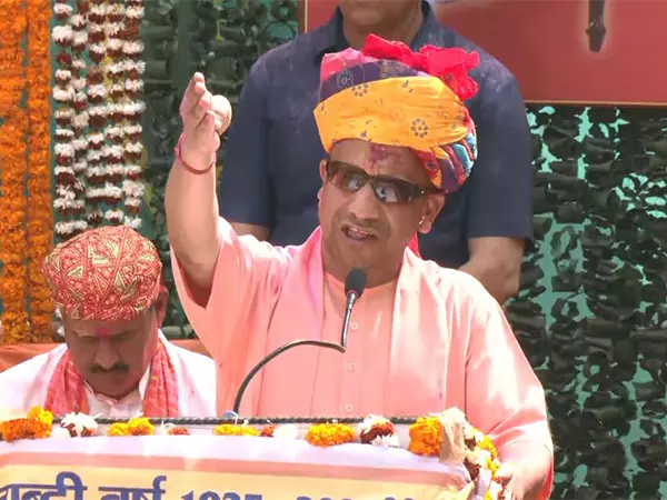हम एकजुट होंगे तो कोई ताकत हमें रोक नहीं सकती: CM Yogi हम एकजुट होंगे तो कोई ताकत हमें रोक नहीं सकती: CM Yogi