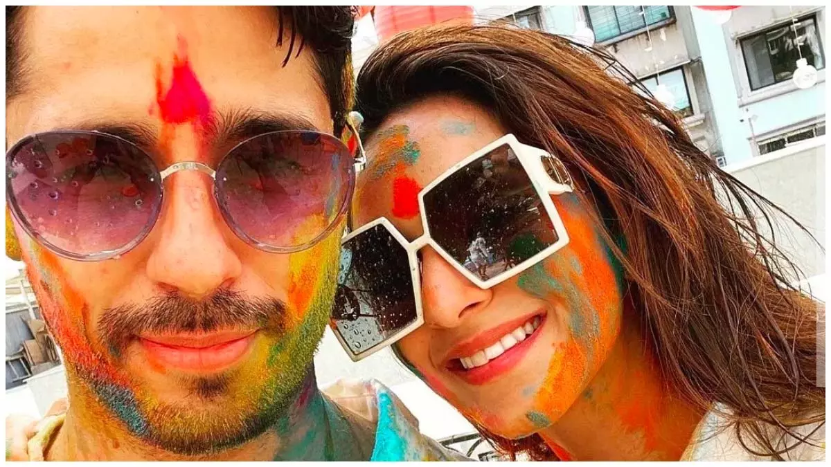Holi 2025: कियारा-सिद्धार्थ ने खास अंदाज में मनाया रंगों का त्योहार Holi 2025: कियारा-सिद्धार्थ ने खास अंदाज में मनाया रंगों का त्योहार